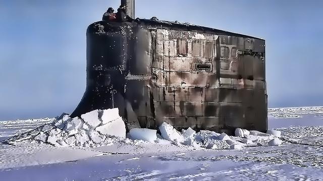 北冰洋“三舰齐破冰”！955作为普京的“底气”，究竟强在哪？